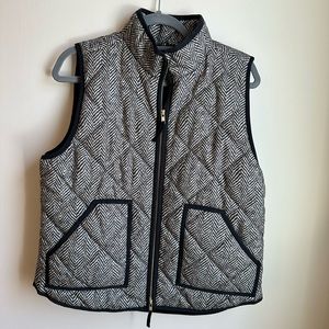 Quilted Herringbone Zip-Front Vest in Black & White